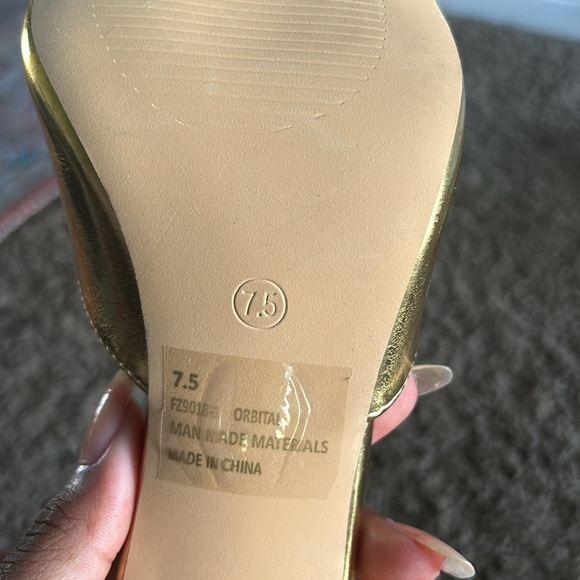 Gold heels - Picture 5 of 5